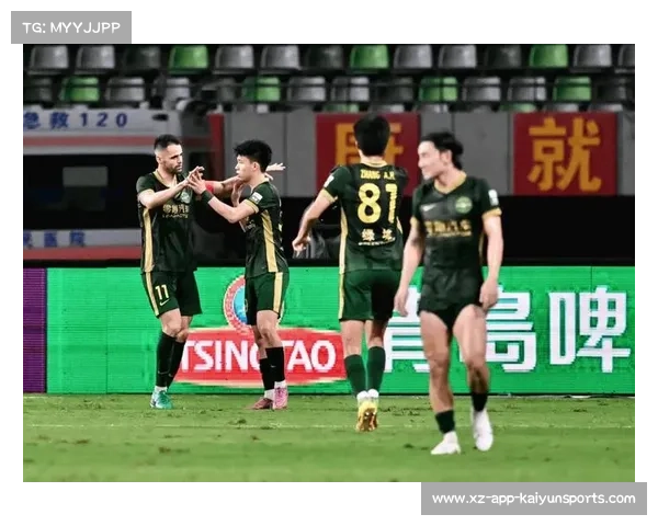 中超四强激烈争夺榜首 上海海港战平丧失领先优势 分差仅剩2分 中超四强激烈争夺榜首 上海海港战平丧失领先优势 分差仅剩2分